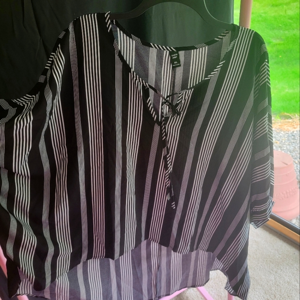 5x Black and White Stripe Top